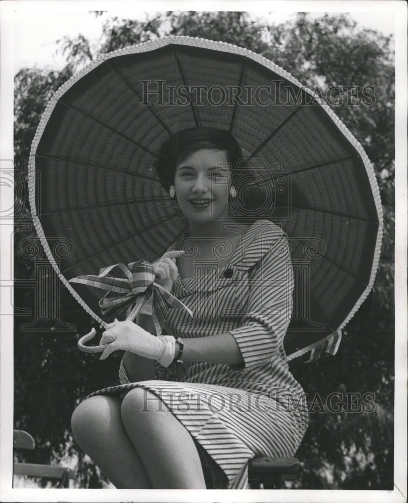 1958 Press Photo Umbrella - RRW31391 - Historic Images