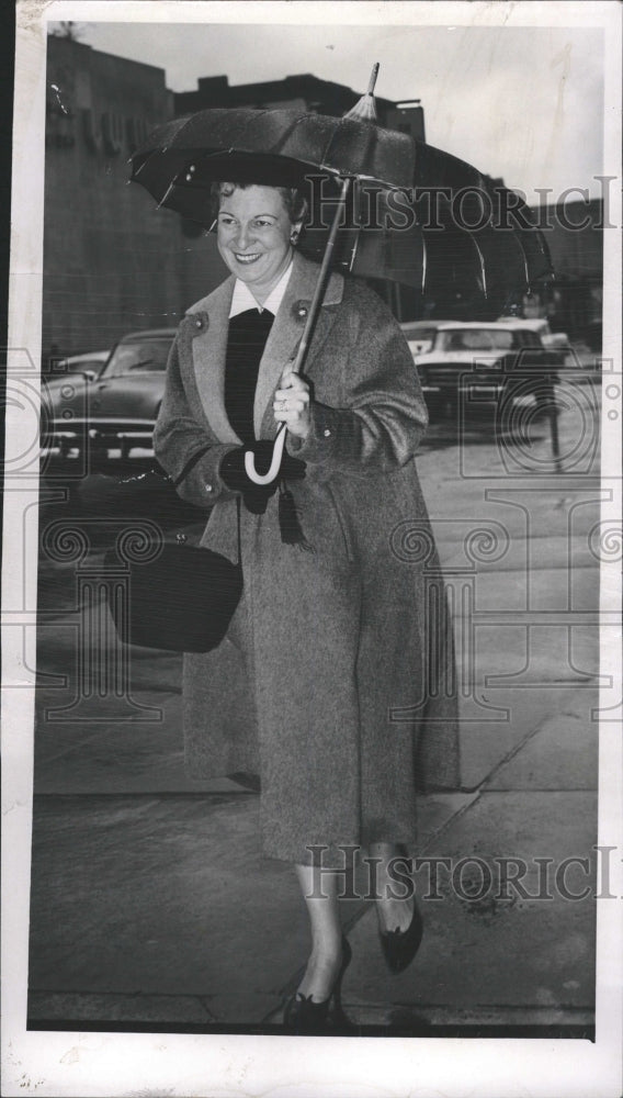 1957 Press Photo Margaret Whaley Umbrella - RRW31403 - Historic Images