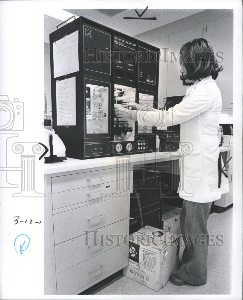 1977 Press Photo NEW BEAUMONT HOSPITAL MARY VAMOS - RRW31475 - Historic Images