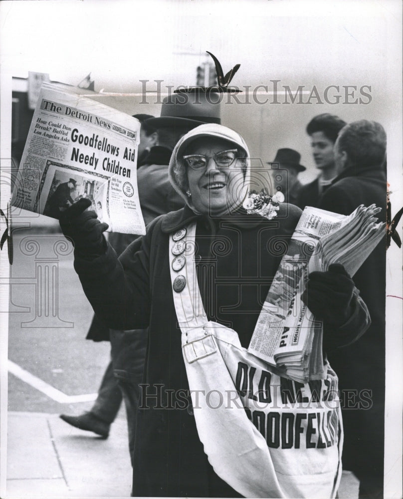 1963 Press Photo Old New Boys Horace Mrs Mara Fodder - RRW31617 - Historic Images