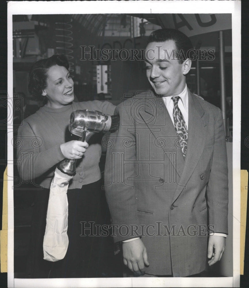 1950 Press Photo Annual Ideal home Show Paris Bureau - RRW31661 - Historic Images