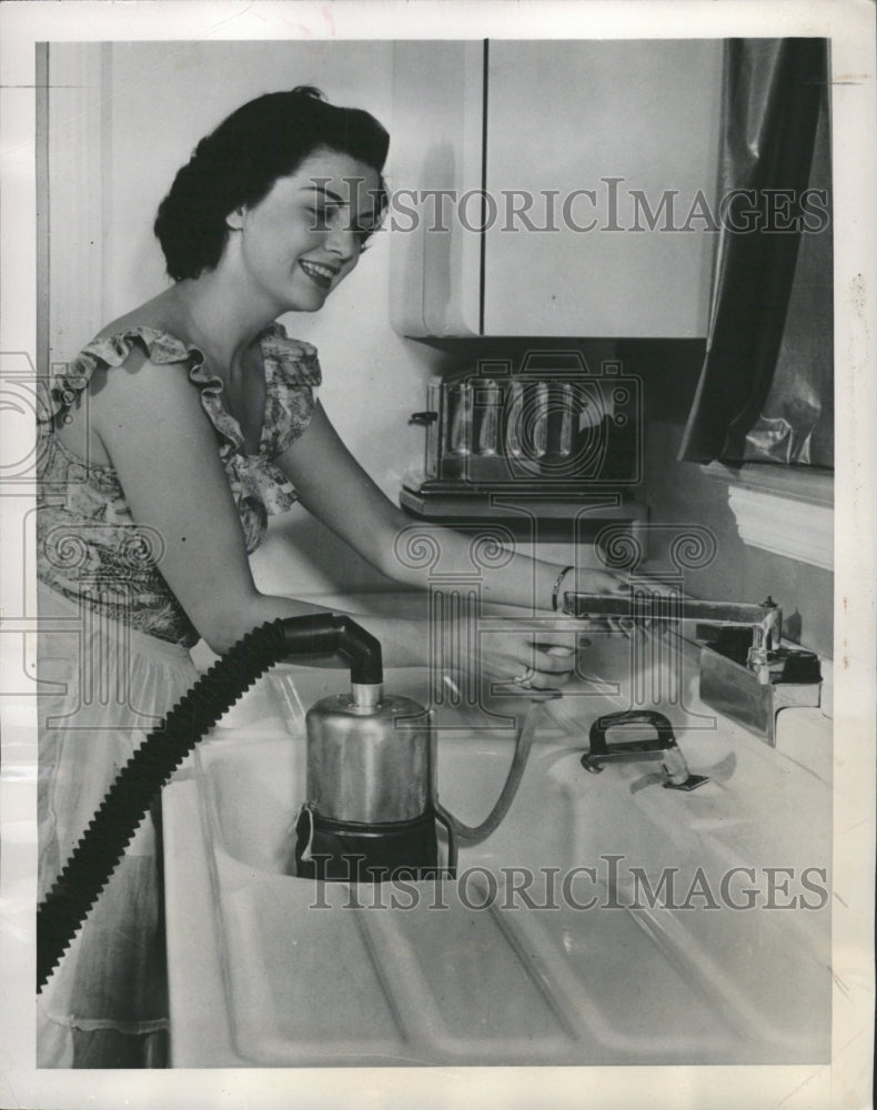 1948 Press Photo Vacuum Cleaners New York Bathroom - RRW31663 - Historic Images