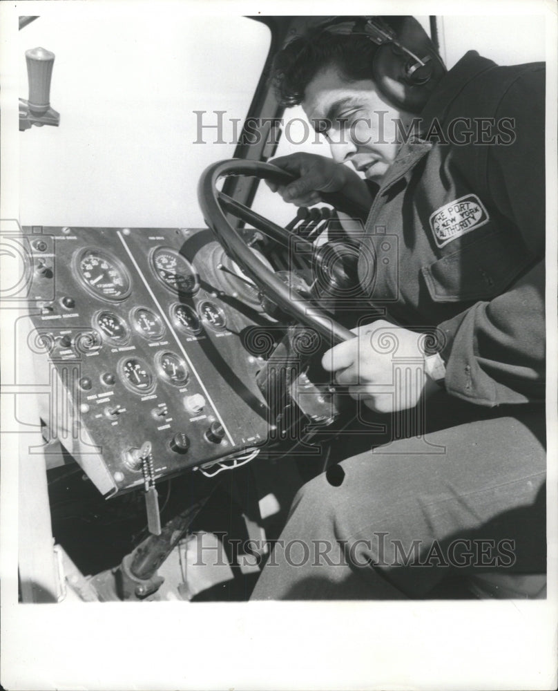 1960 Press Photo Cab driver sweeper Control jet fast - RRW31665 - Historic Images