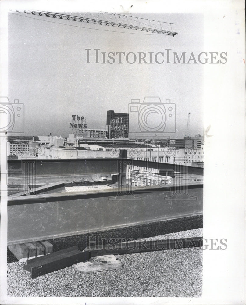 1975 Press Photo Construction Solar Heat Collector Sun - RRW31737 - Historic Images