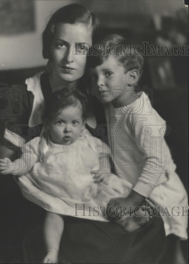 1931 Press Photo Mrs Stanley Harris Detroit Tiger child - RRW31753 - Historic Images