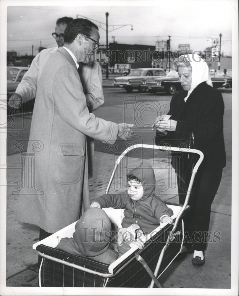 1964 Press Photo Phillip Hart Mrs Mary Zerafa Falzon - RRW31755 - Historic Images