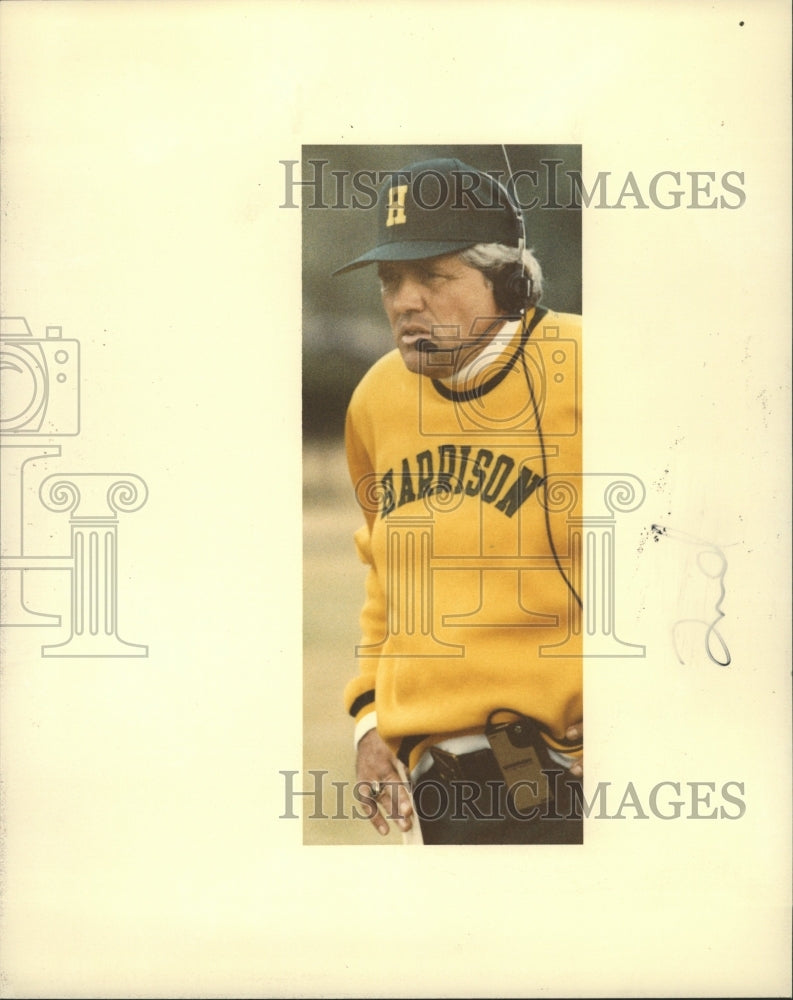 1983 Press Photo John Herrington football coach listen - RRW31813 - Historic Images