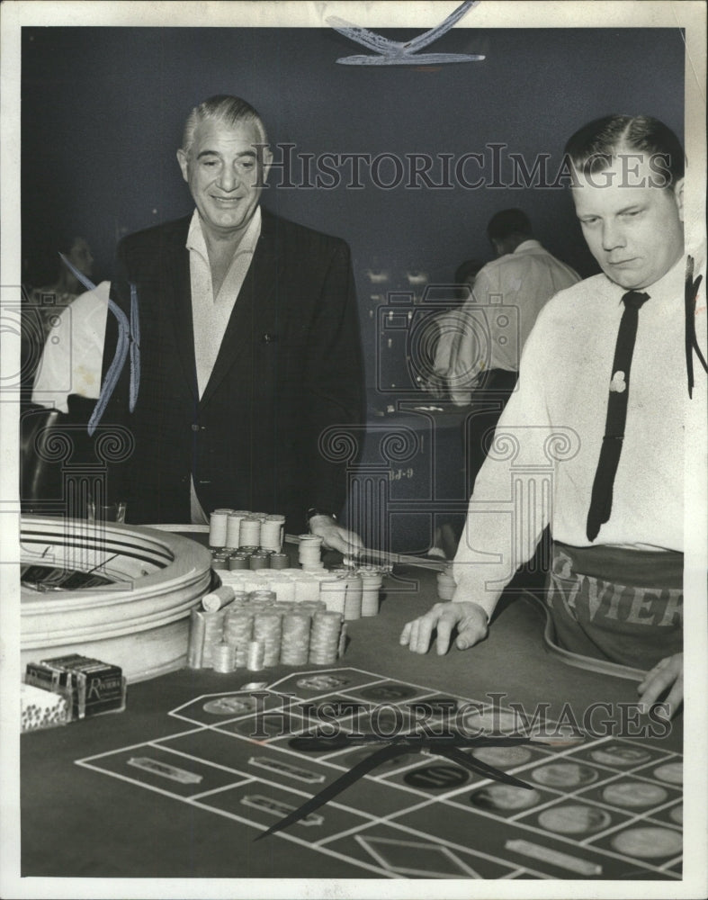 1964 Press Photo Chas Charles Harrison Gambler game - RRW31819 - Historic Images