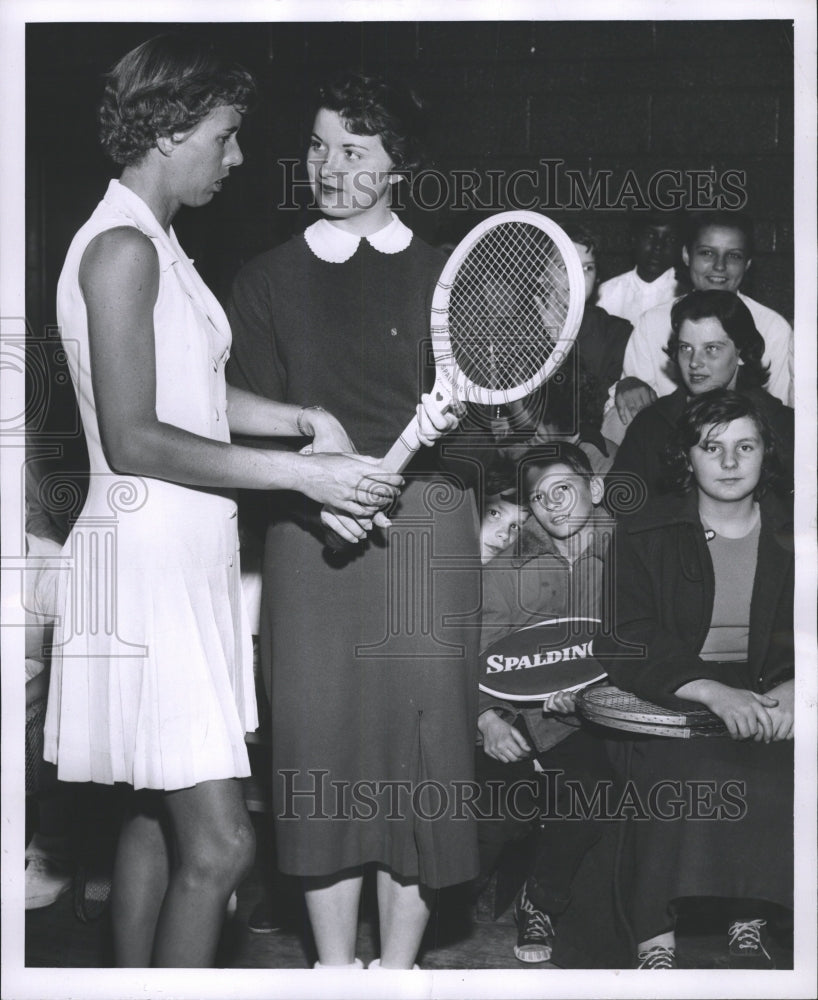 1956 Press Photo Barbara Cosiness Tennis Clinic Dorris - RRW31877 - Historic Images