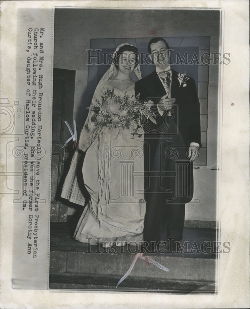 1956 Press Photo Mr Mrs Hugh Bronsdon weds Presbyterian - RRW31921 - Historic Images