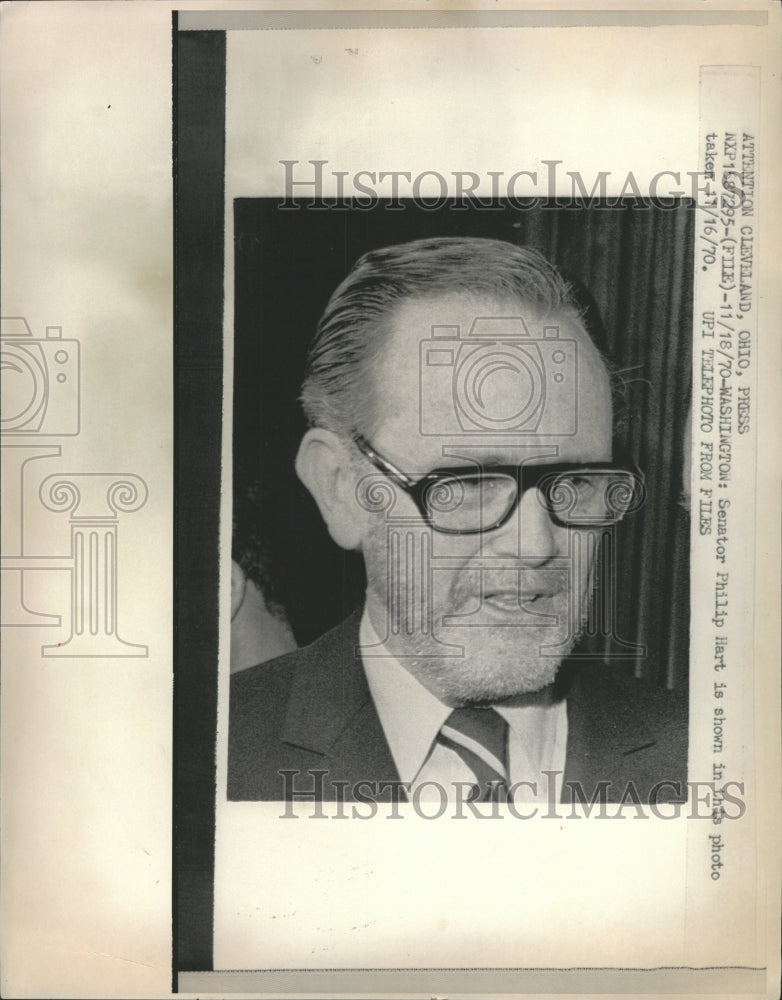 1970 Press Photo Senator Philip Hart photo taker Shown - RRW31939 - Historic Images