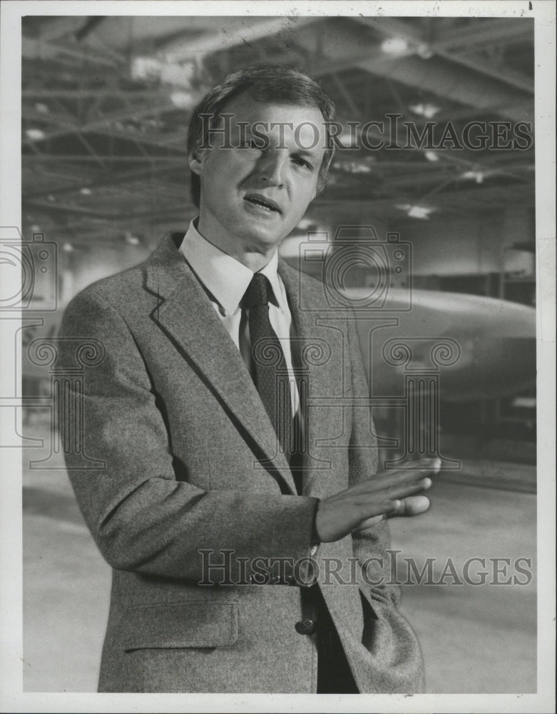 1982 Press Photo Nuclear Arms NBC News Correspondent - RRW31943 - Historic Images