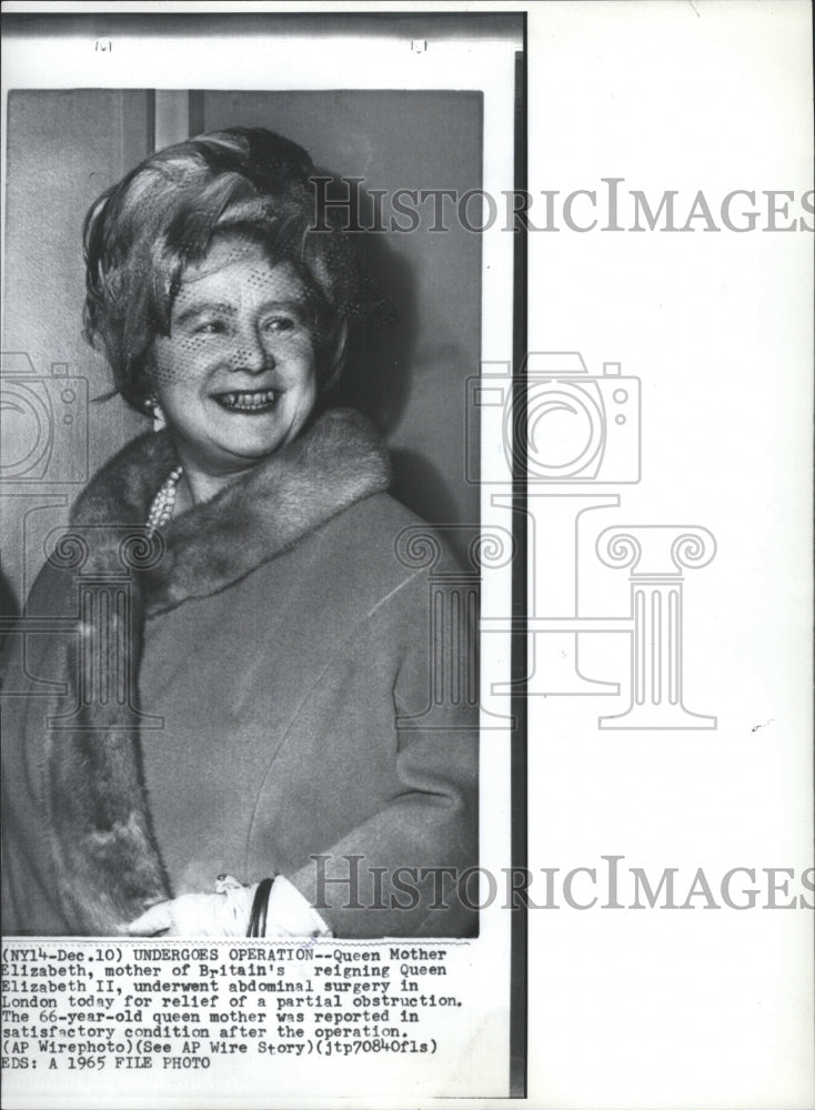 1966 Press Photo Queen Mother Elizabeth Undergoes Opera - RRW32385 - Historic Images