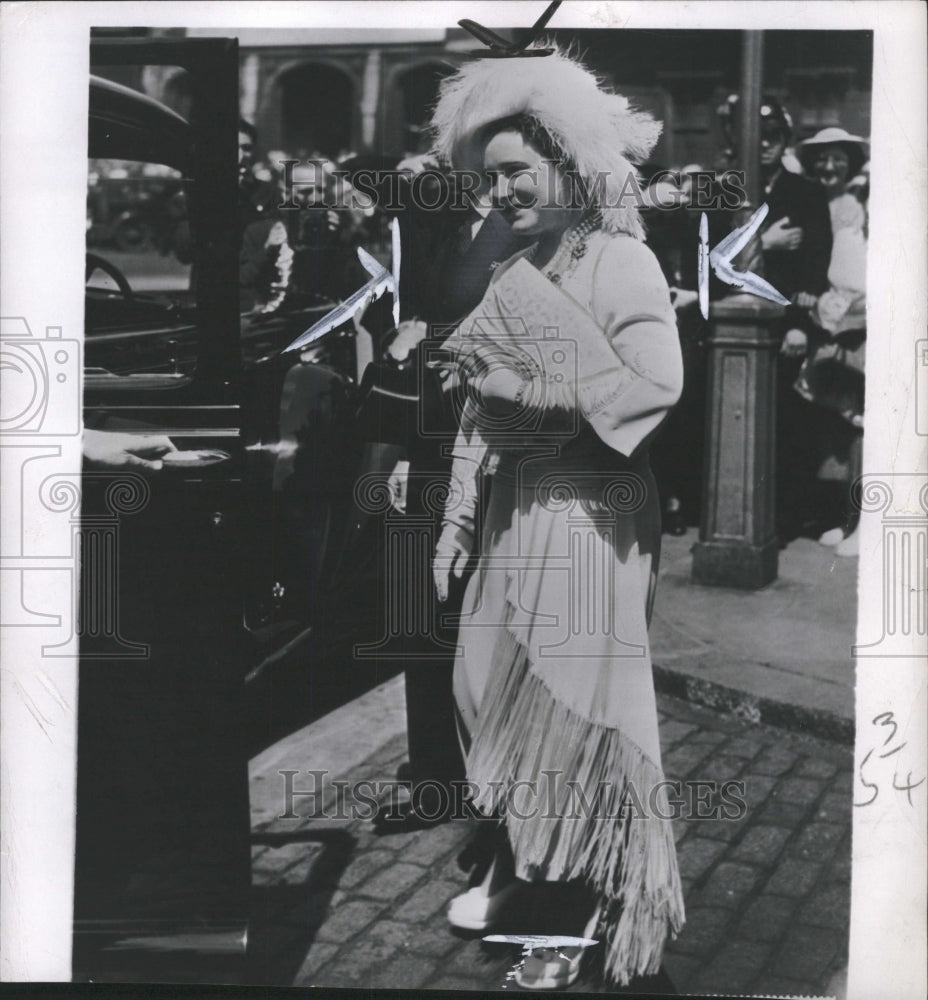 1950 Press Photo Queen Elizabeth Nurses Princes Harmon - RRW32393 - Historic Images