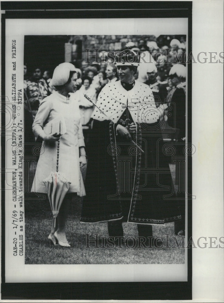 1969 Press Photo Caernarvon Wales Queen Elizabeth King - RRW32433 - Historic Images