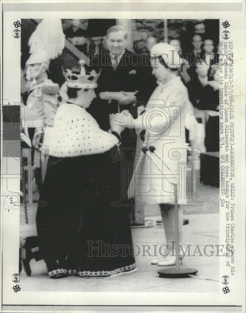 1969 Press Photo Prince Charles Queen Elizabeth Wales - RRW32439 - Historic Images