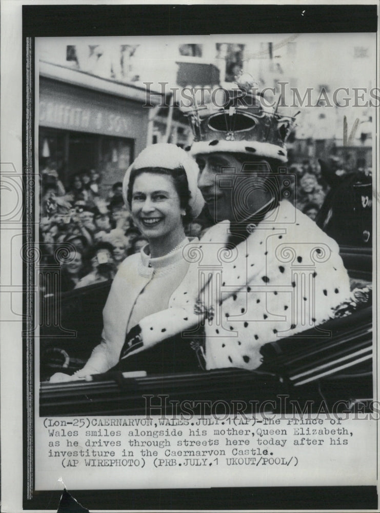 1969 Press Photo Queen Elizabeth Prince Wales Castle - RRW32469 - Historic Images