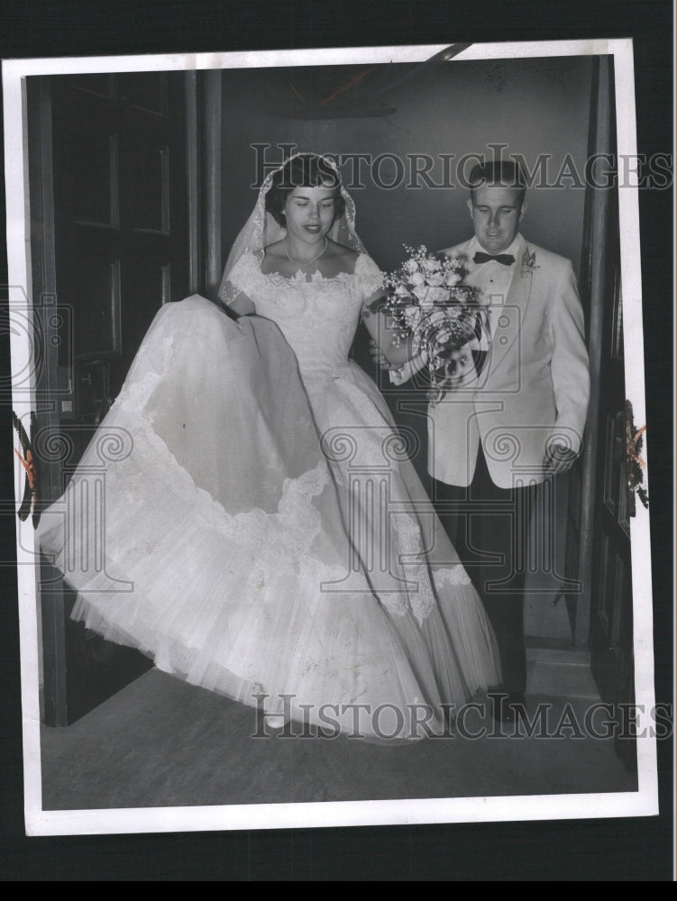 1957 Press Photo Mr. &amp; Mrs.Jon H. Henrickson. - RRW32645 - Historic Images