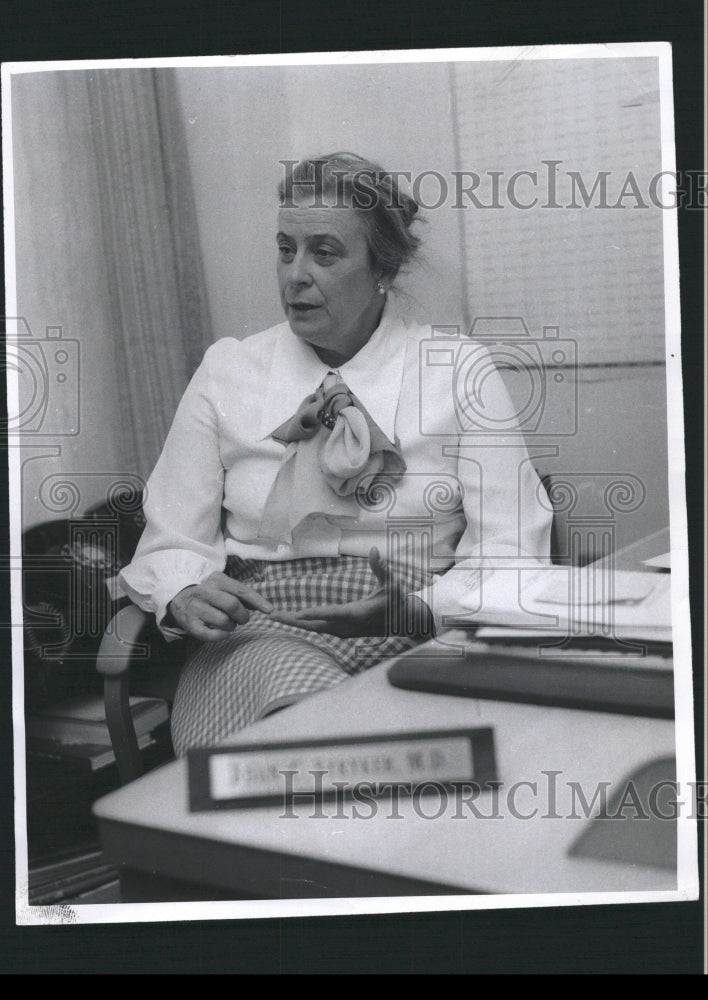 1971 Press Photo Joan Stryker Medical Director - RRW32707 - Historic Images