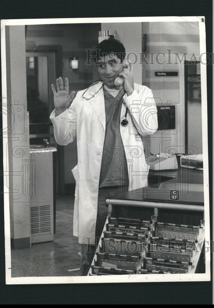 1984 Press Photo Elliott Gould - RRW32759 - Historic Images