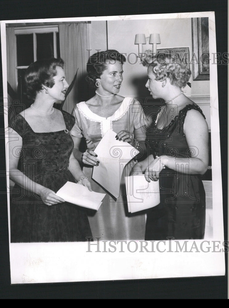 1954 Press Photo James Grace Edwin Stroh Daniel Simmons - RRW32803 - Historic Images