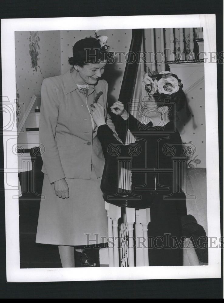 1946 Press Photo Mrs. Max String Mrs. Alfred Whittaker - RRW32837 - Historic Images