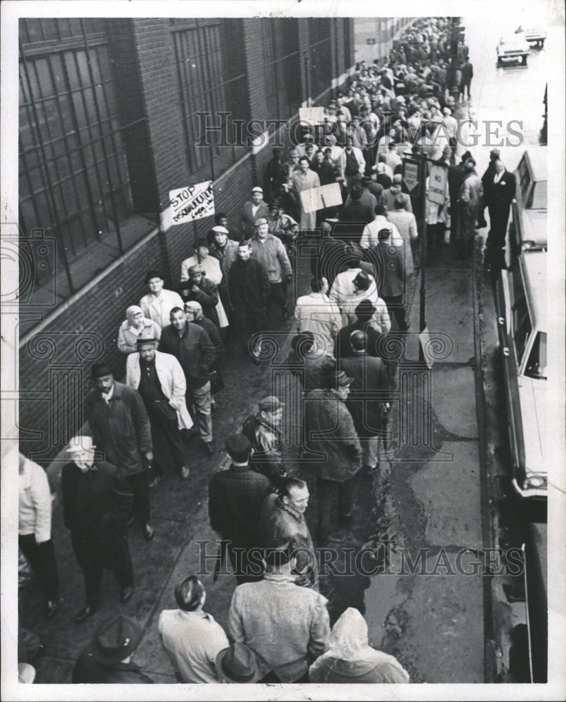 1967 Press Photo Uniroyal Tire Workers Protest - RRW32921 - Historic Images