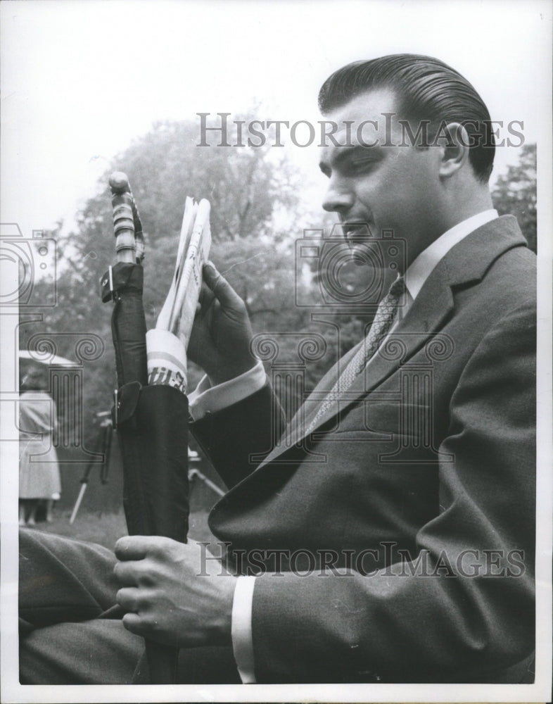 1958 Press Photo News Umbrella Frankfurt Germany - RRW32965 - Historic Images