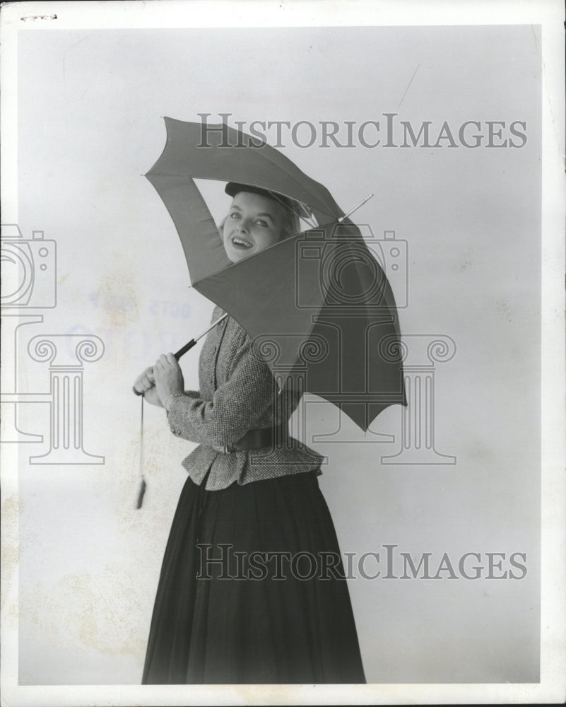 1952 Press Photo Umbrella - RRW32971 - Historic Images