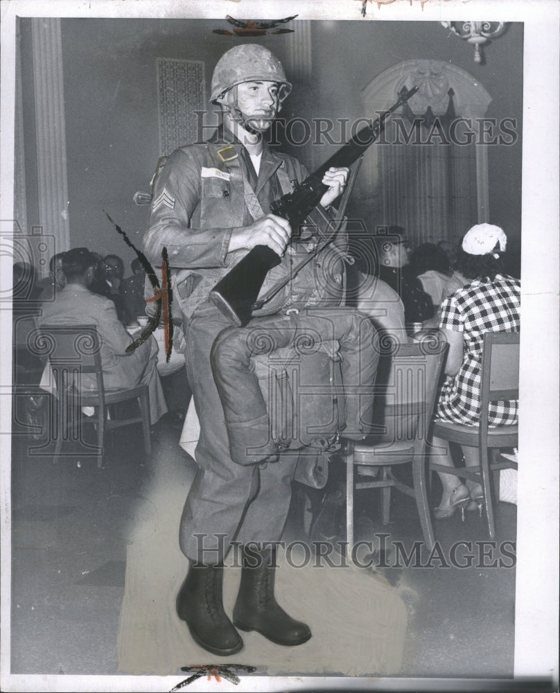 1960 Press Photo Sgt James Rewis Jumpers Equipment - RRW33009 - Historic Images
