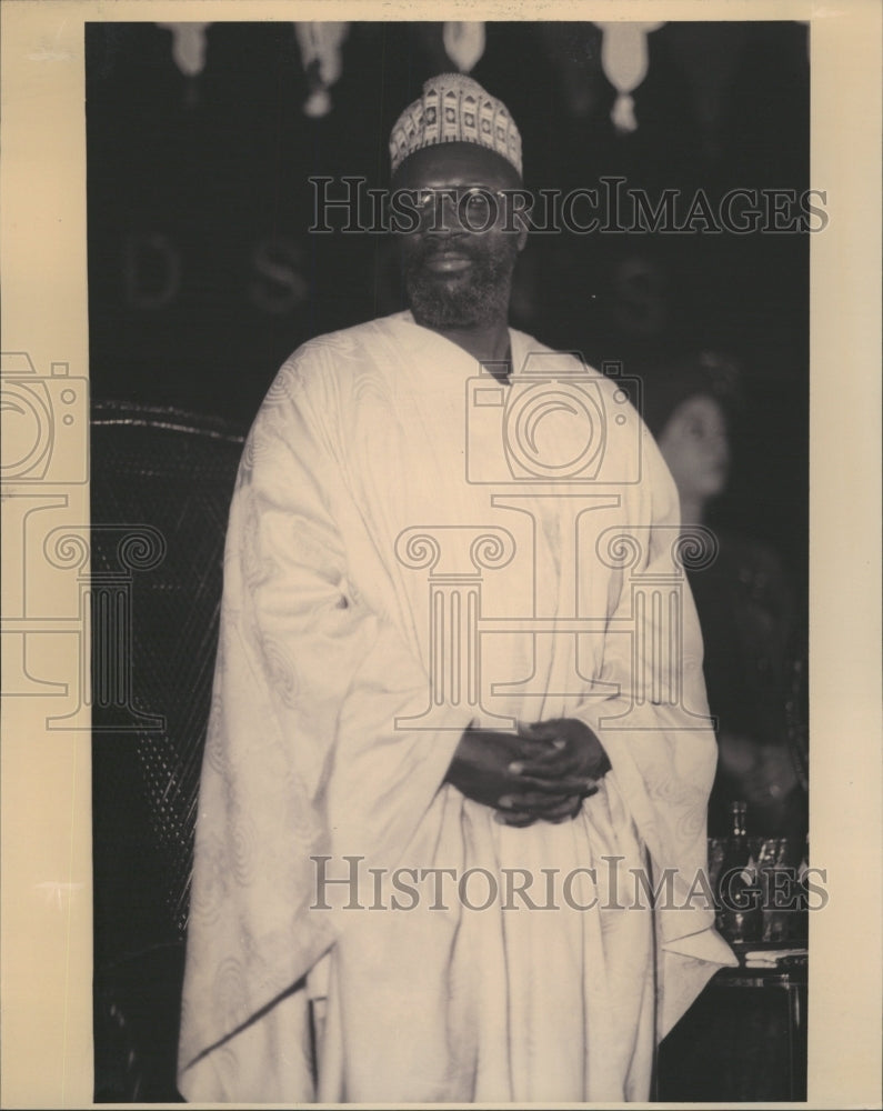 1993 Press Photo Singer Isaac Hayes Fashion Hudson's - RRW33157 - Historic Images