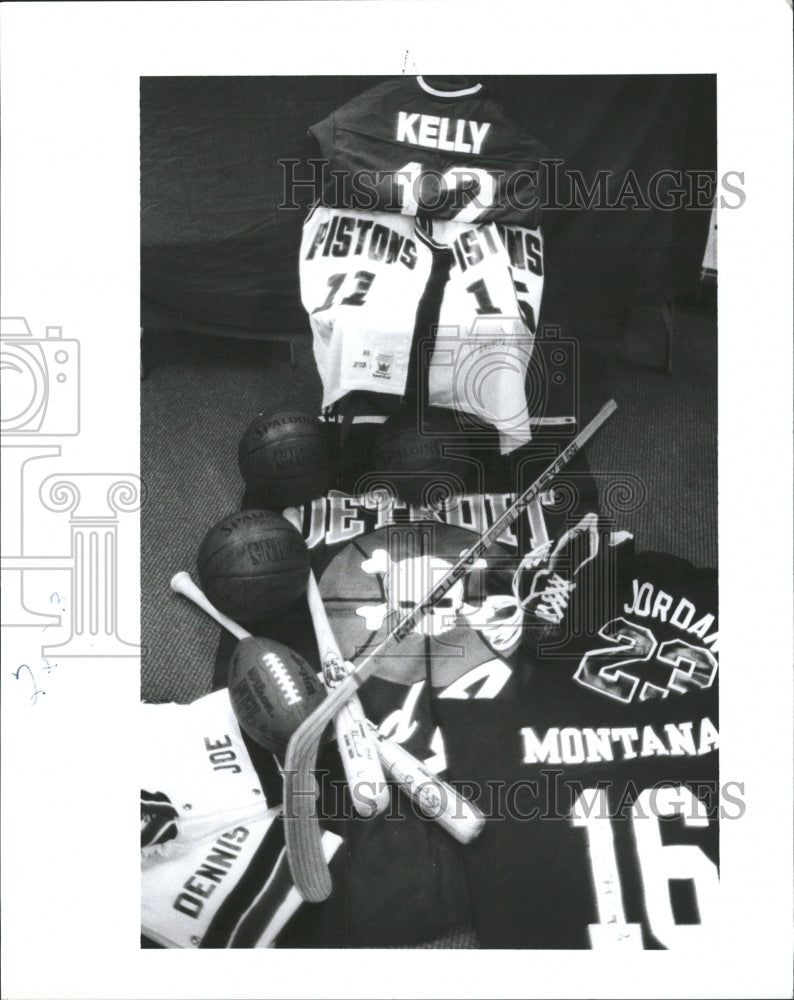 1991 Press Photo Shelby Strother Sports Writer - RRW33247 - Historic Images