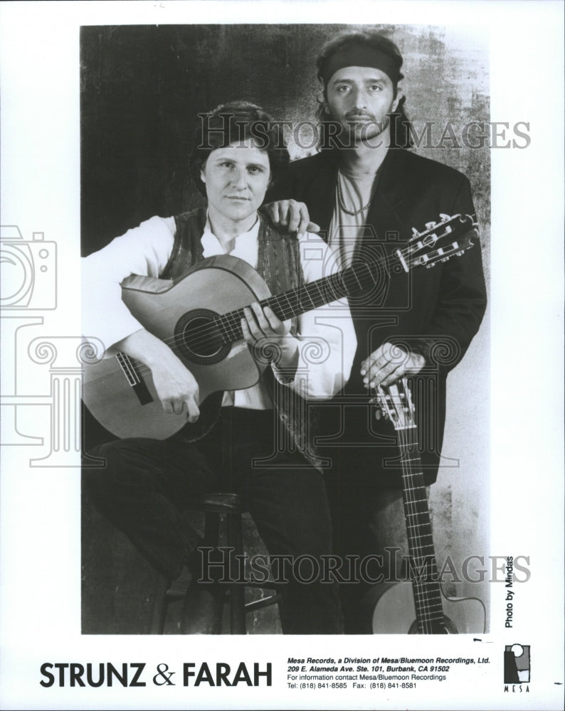 1992 Press Photo Strunx &amp; Farah Eclectic Guitar Duo - RRW33259 - Historic Images