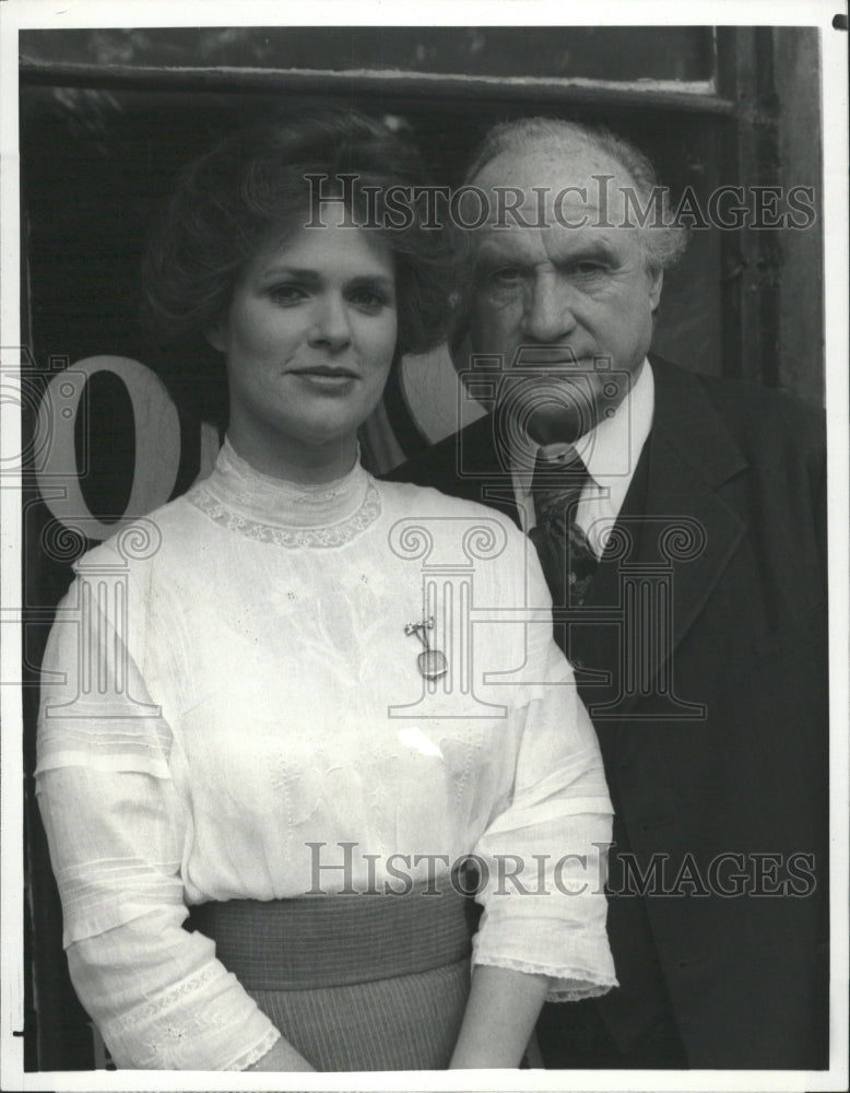 1983 Press Photo Sharon Gless Jack Warden CBS TV - RRW33349 - Historic Images