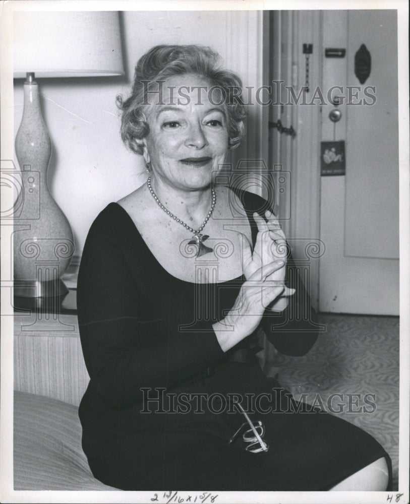 1962 Press Photo Actress Helen Hayes - RRW33413 - Historic Images