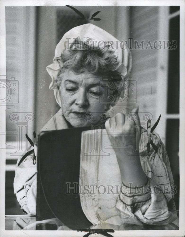 1958 Press Photo Actress Helen Hayes Studies Script - RRW33415 - Historic Images