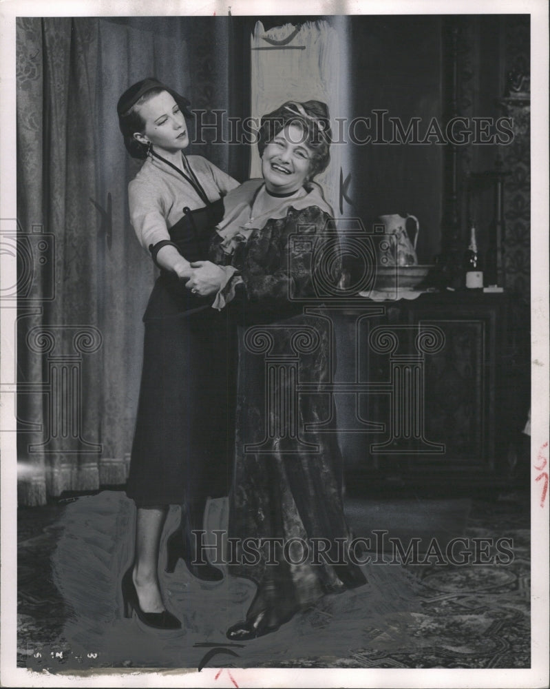 1952 Press Photo Julie Harris Olga Fabian Theater Act - RRW33705 - Historic Images