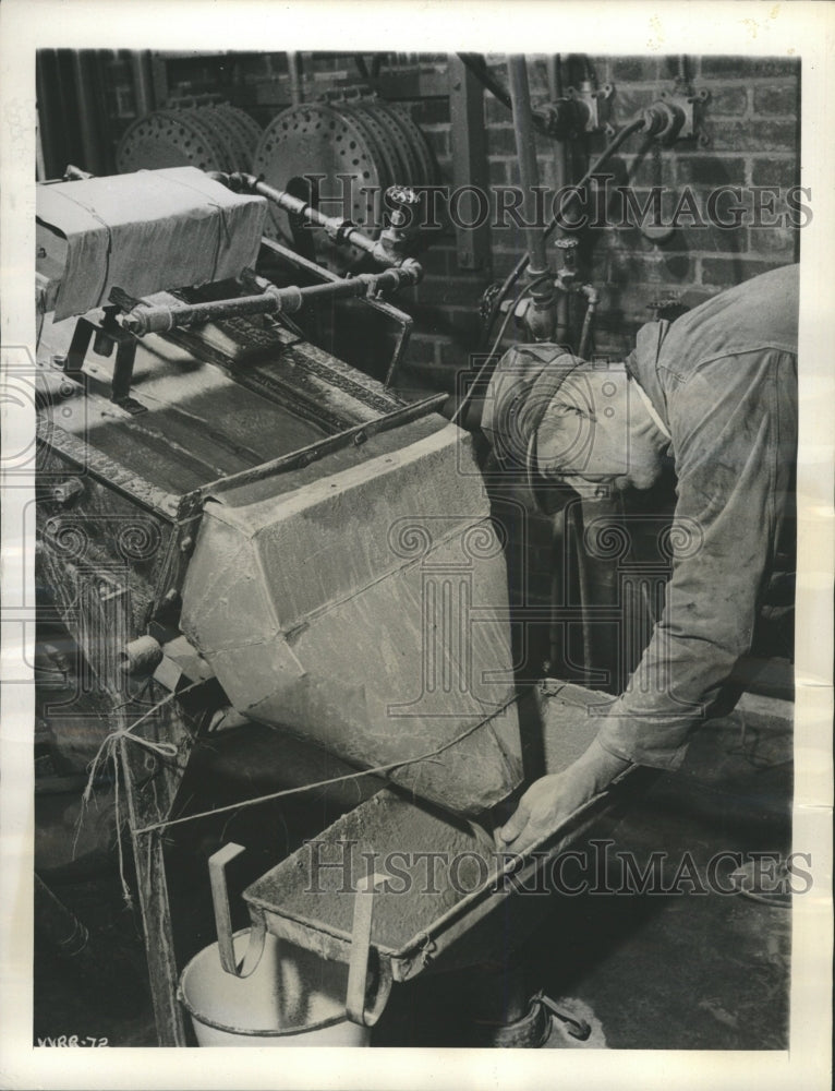 1942 Press Photo Plant Bureau of Mines Canadian - RRW33987 - Historic Images