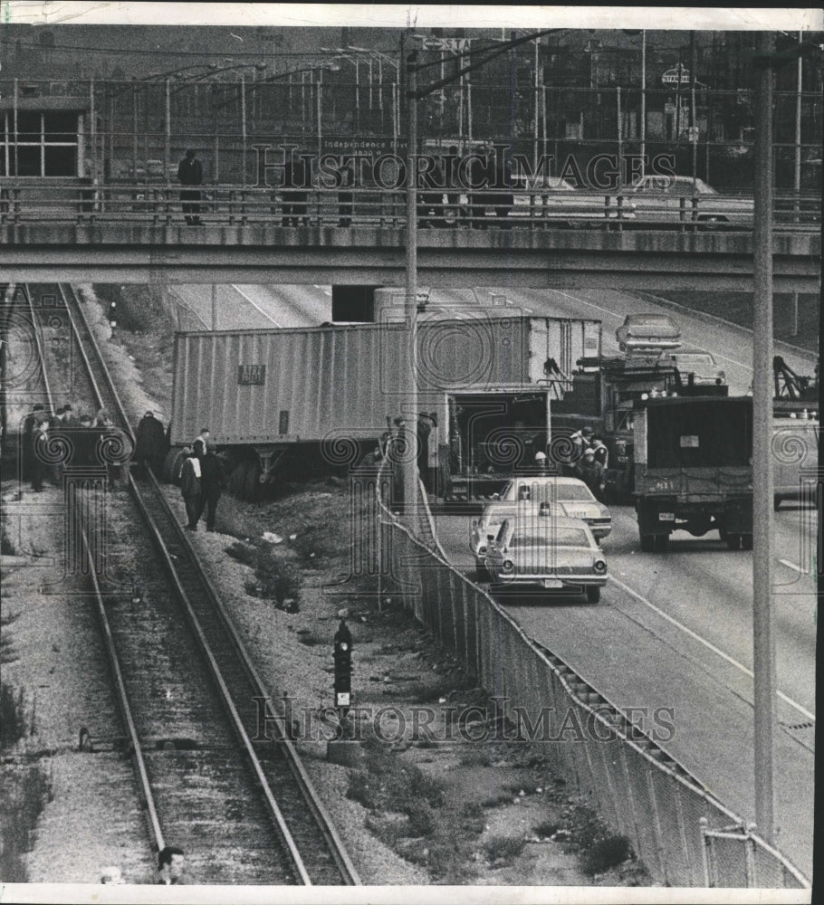 1969 Press Photo Wreck Eisenhower Expressway - RRW33995 - Historic Images