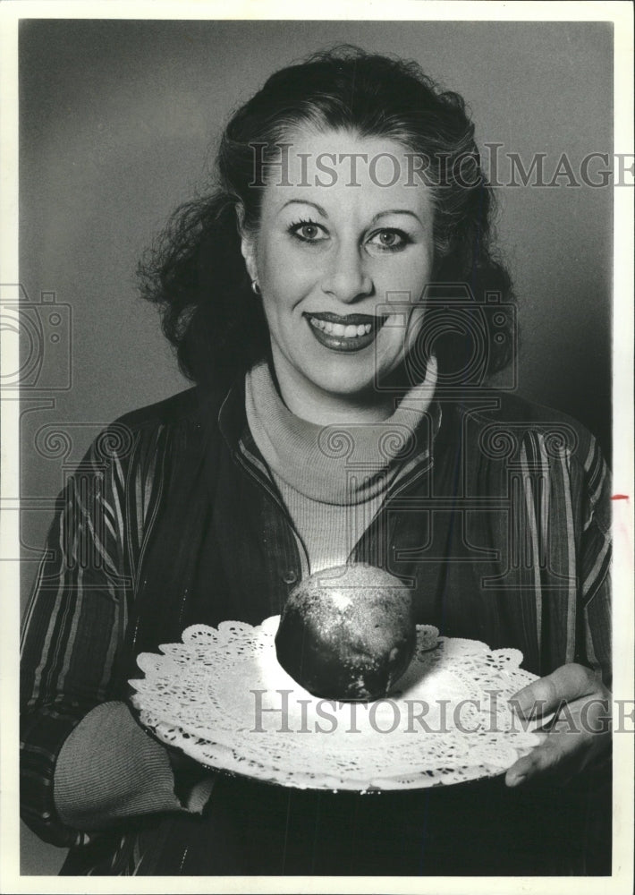 1981 Press Photo Ina Pinkney Desert Chocolate Truffle - RRW34007 - Historic Images