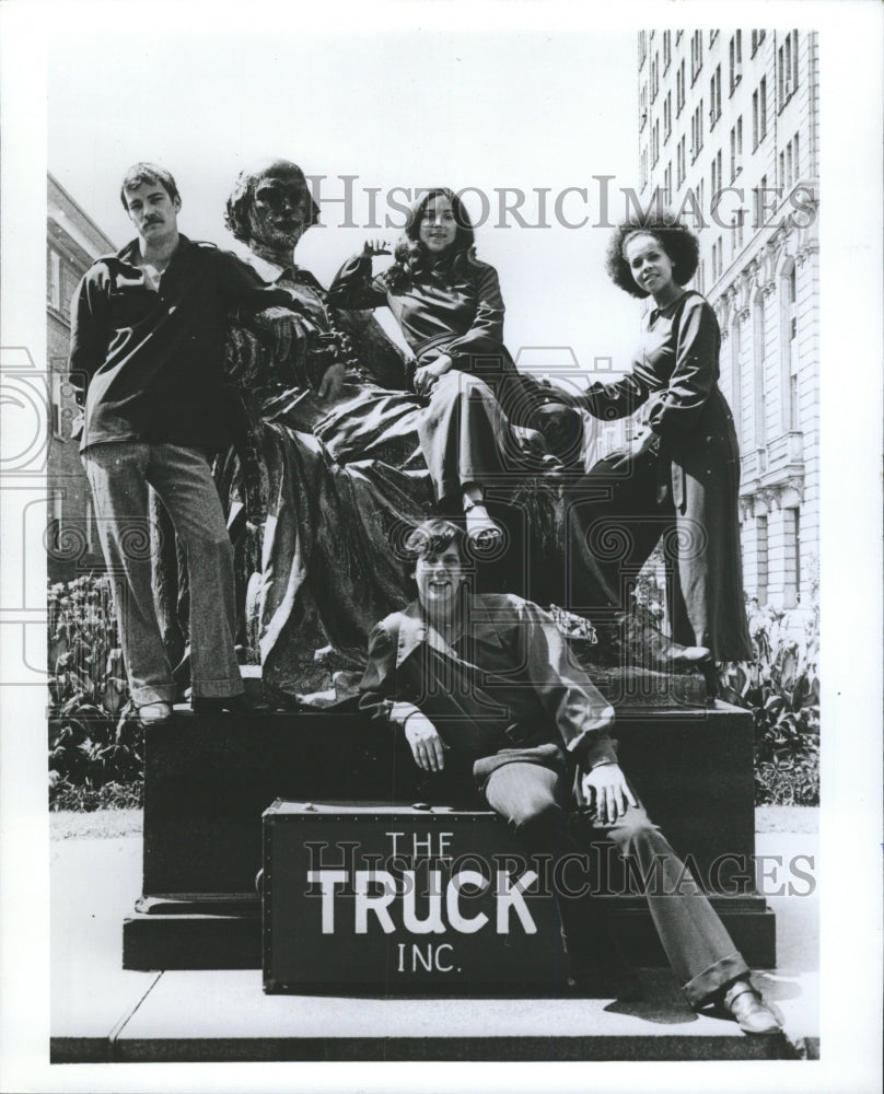 1975 Press Photo The Truck Inc Children Theatre Company - RRW34011 - Historic Images