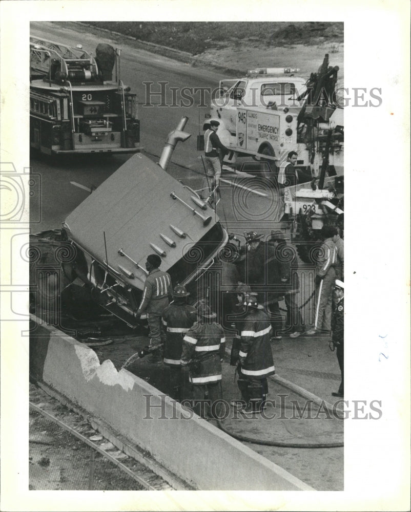 1984 Press Photo Wreckage Semi-Trailer Truck - RRW34013 - Historic Images