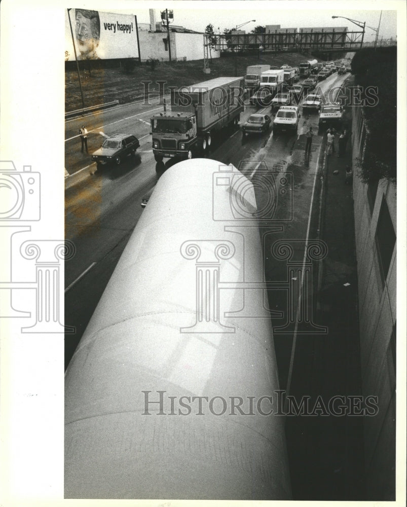 1983 Press Photo Grain Silo Truck Dan Ryan Expressway - RRW34025 - Historic Images