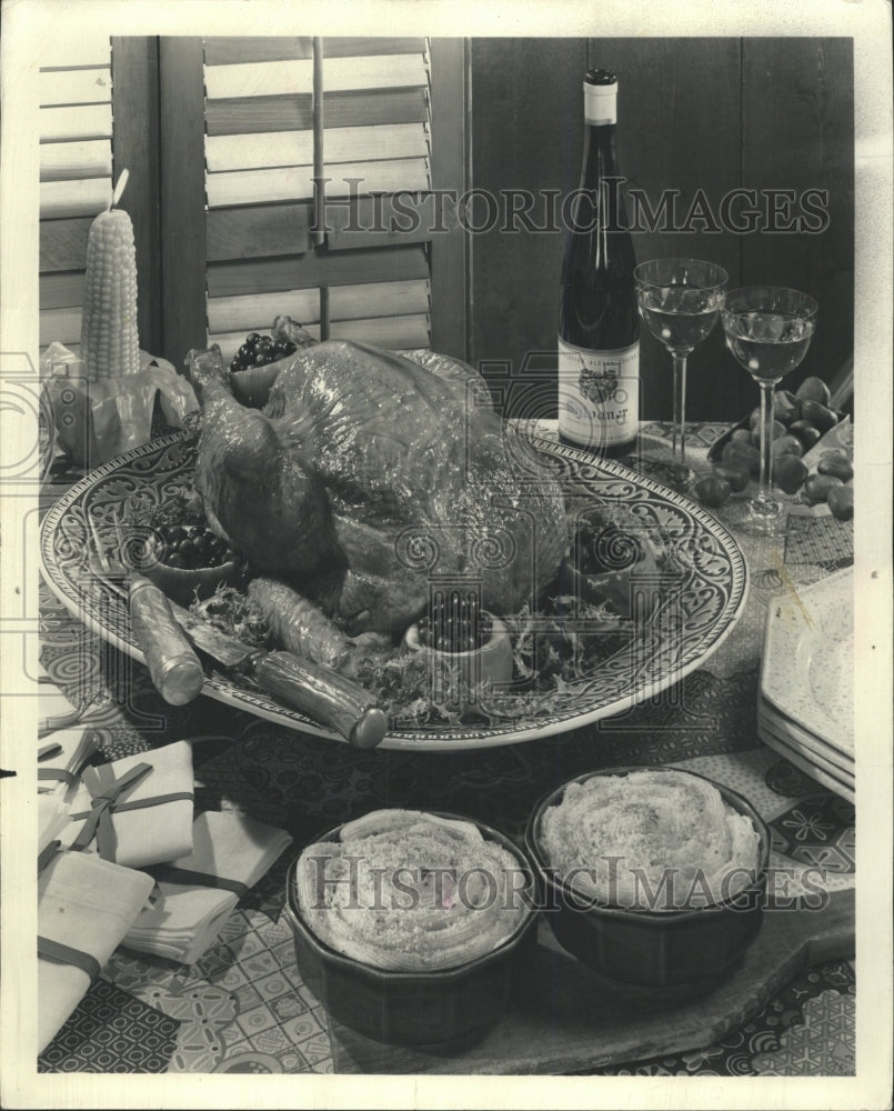 1975 Press Photo A traditional thanksgiving dinner - RRW34077 - Historic Images