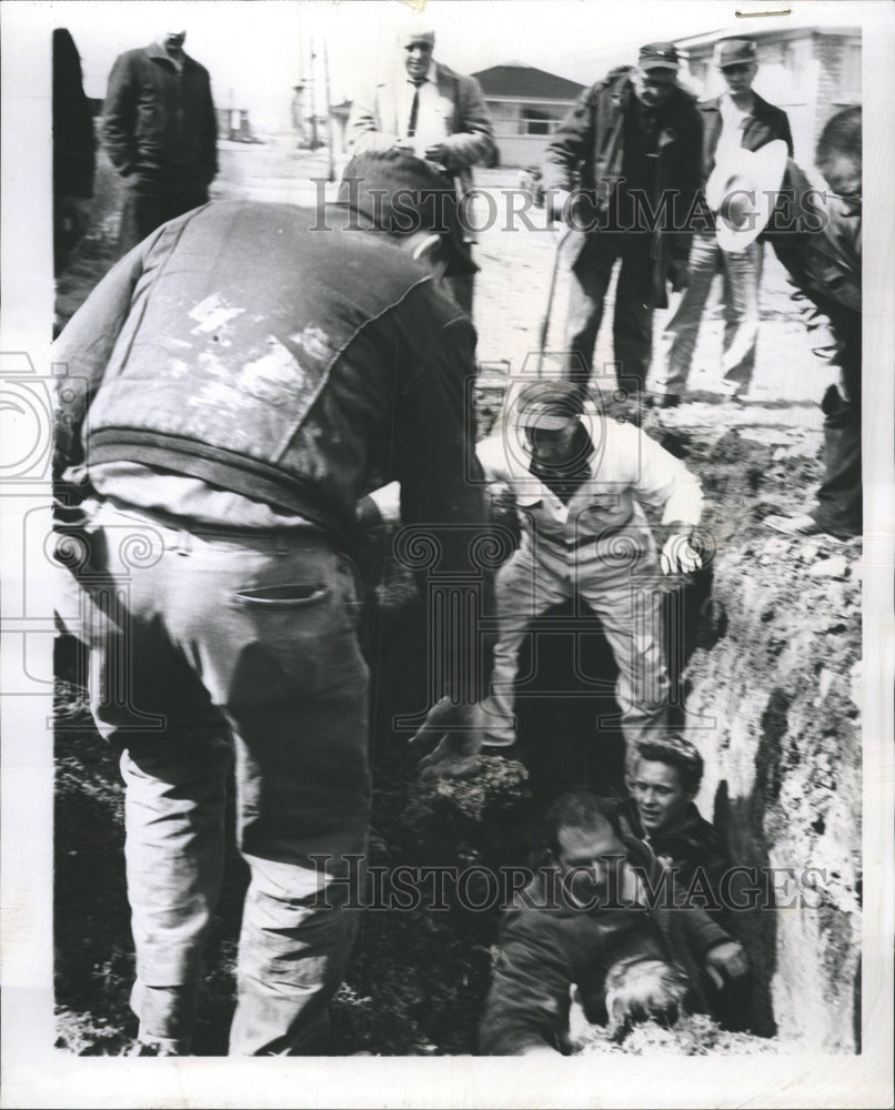 1961 Press Photo MARION EXCAVATION UNINJURED - RRW34135 - Historic Images