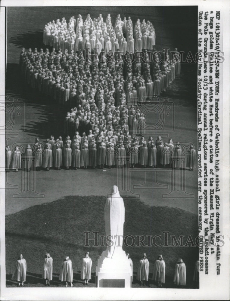 1957 Press Photo Catholic school girls Virgin Mary form - RRW34163 - Historic Images