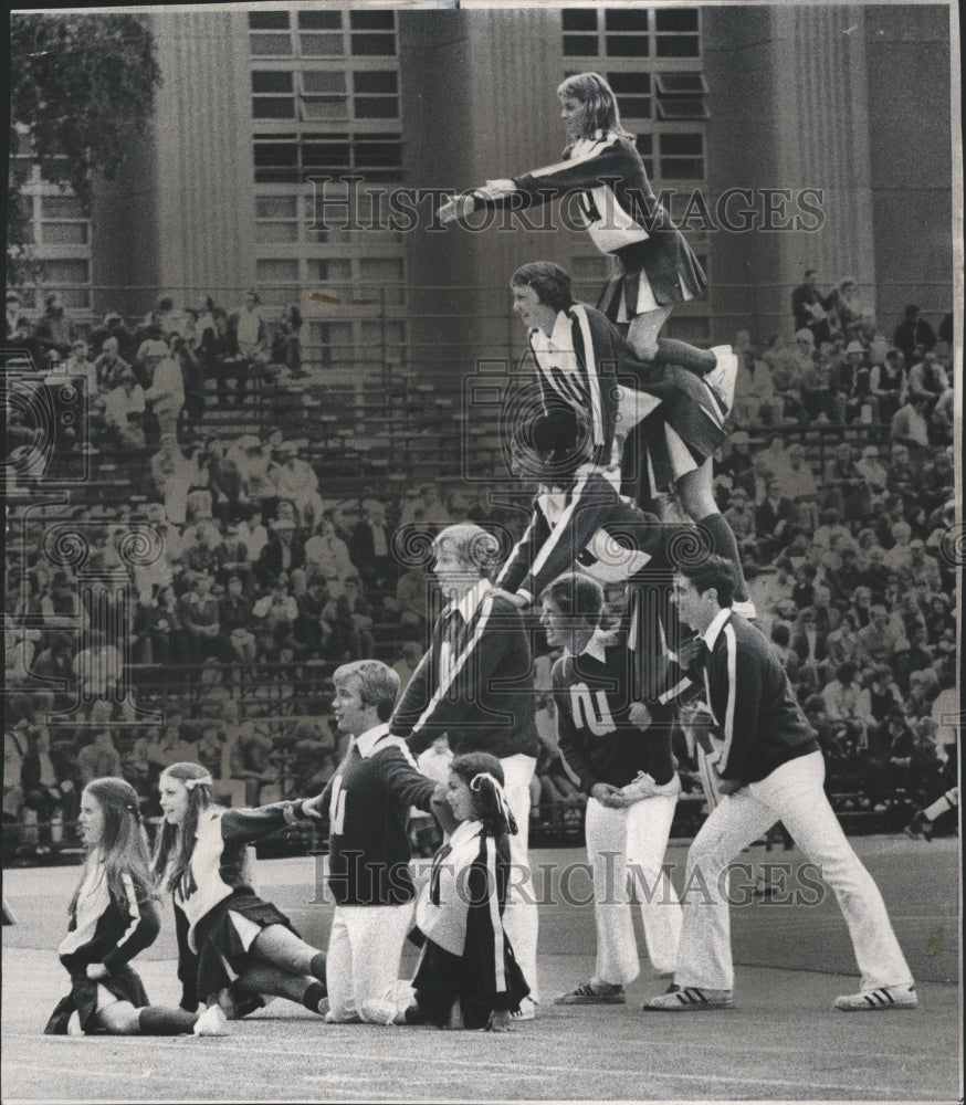 1974 Press Photo Northwestern Cheerleaders Routine - RRW34171 - Historic Images