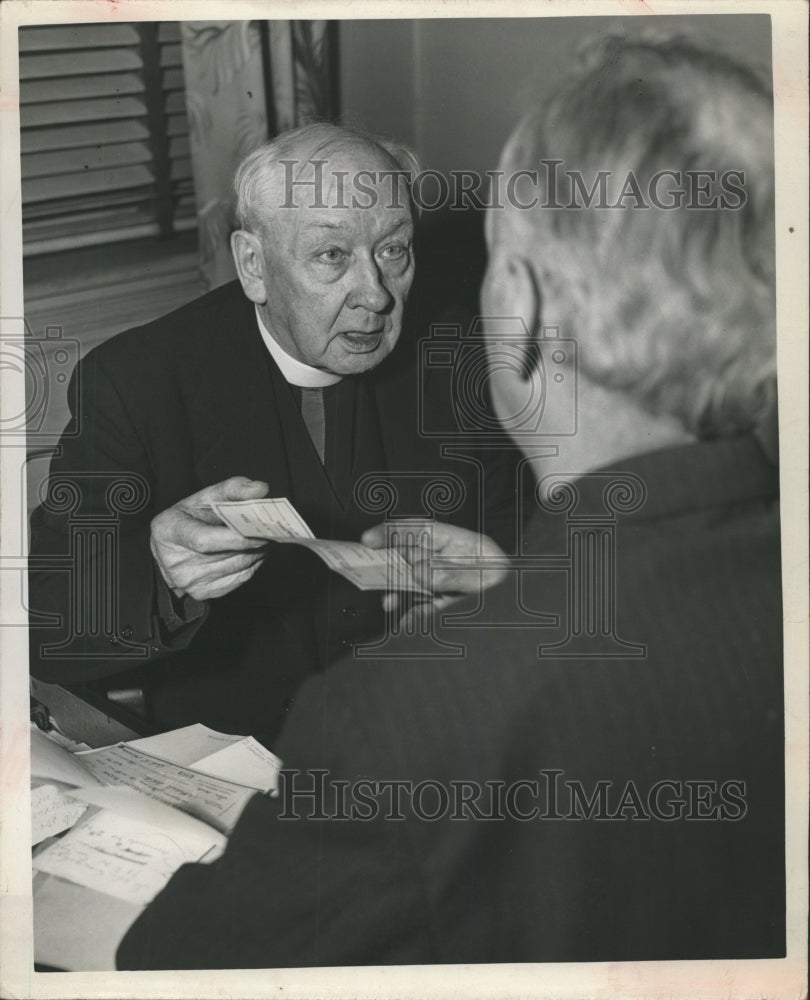 1948 Press Photo Father Gibson Check - RRW34179 - Historic Images