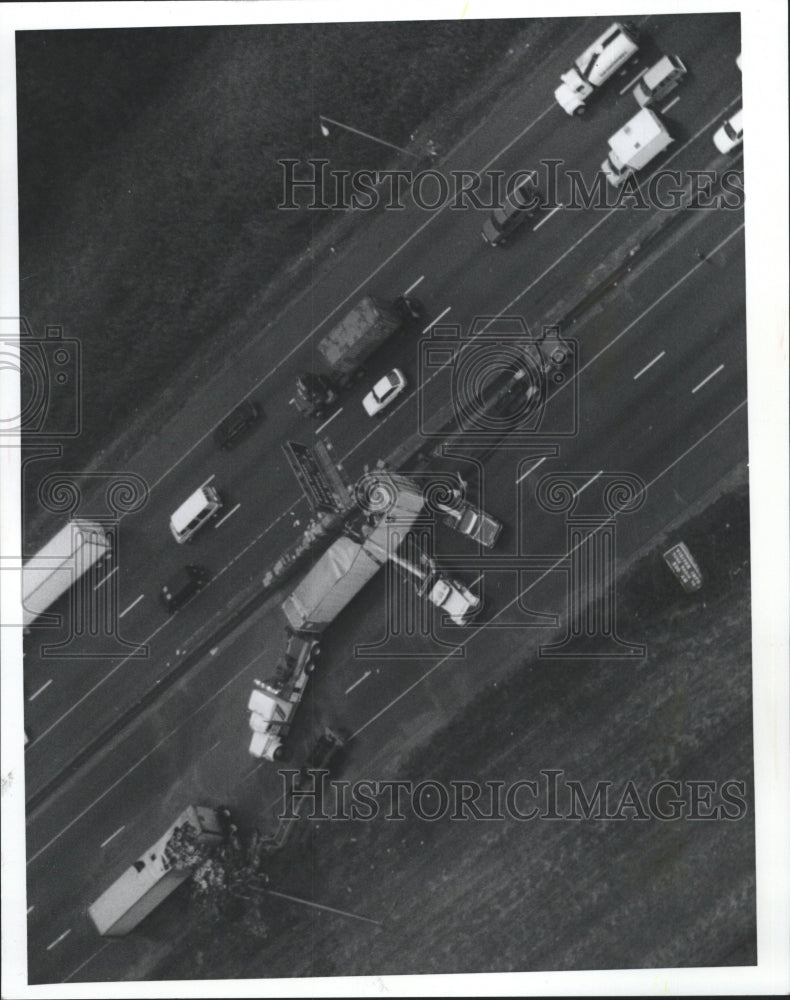 1993 Press Photo A truck hit by a drunken driver - RRW34245 - Historic Images