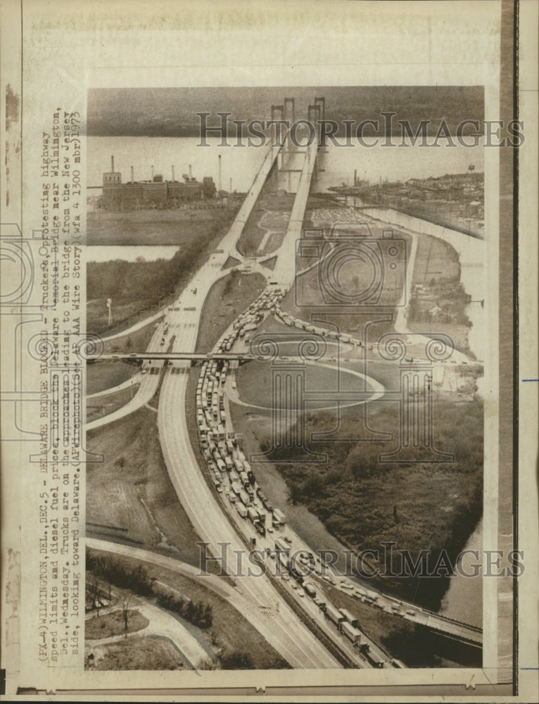 1973 Press Photo Truck Drivers Block Highway In Protest - RRW34321 - Historic Images